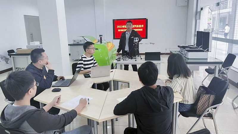叉车证复审，职场人士的技能提升之路