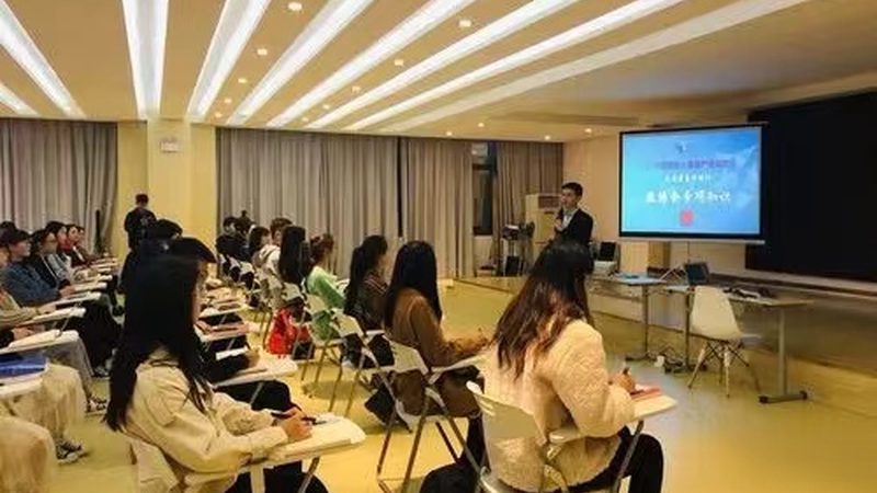 小标题：收费构成解析