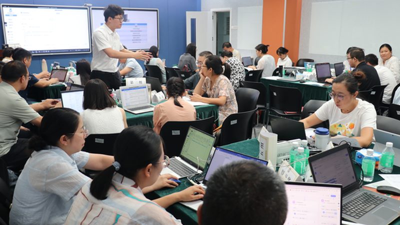 网络教学平台涉及大量用户数据，数据安全至关重要。在对比时，要关注以下方面：